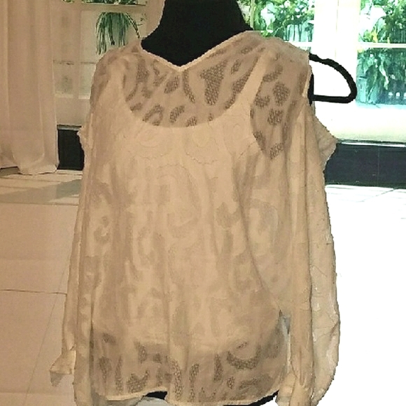 NWT Sheer Cold shoulder floral with cami 2pc set - Picture 3 of 10